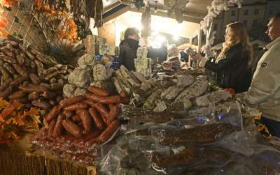 Nowe stoiska i nowe... ceny. Trwa jarmark bożonarodzeniowy - zdjęcie 23