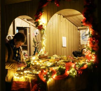 Nowe stoiska i nowe... ceny. Trwa jarmark bożonarodzeniowy - zdjęcie 6