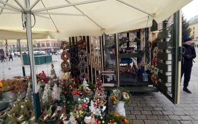 Stoisko kwiaciarek na Rynku: z tym uzupełnieniem wygląda lepiej? - zdjęcie 2