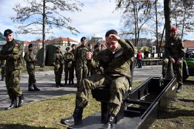 Kto odpowie na apel? Zachęcano w piknikowej atmosferze - zdjęcie 3