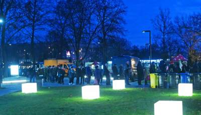 Tłumy w kolejce po karpia z kapustą i chlebem, na początek Nowa Huta - zdjęcie 2