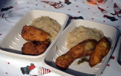 Tłumy w kolejce po karpia z kapustą i chlebem, na początek Nowa Huta - zdjęcie 7