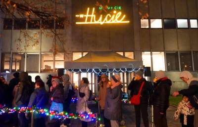 Tłumy w kolejce po karpia z kapustą i chlebem, na początek Nowa Huta - zdjęcie 13