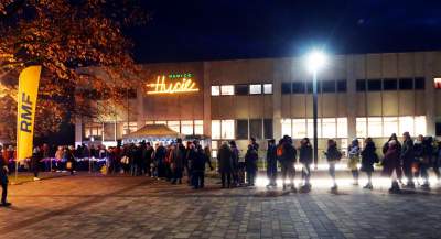 Tłumy w kolejce po karpia z kapustą i chlebem, na początek Nowa Huta - zdjęcie 15