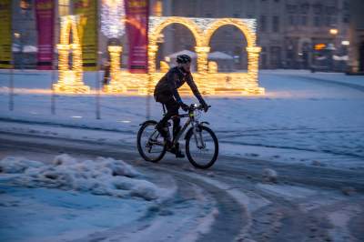 Synoptycy "dotrzymali słowa", zima w Krakowie na całego - zdjęcie 11