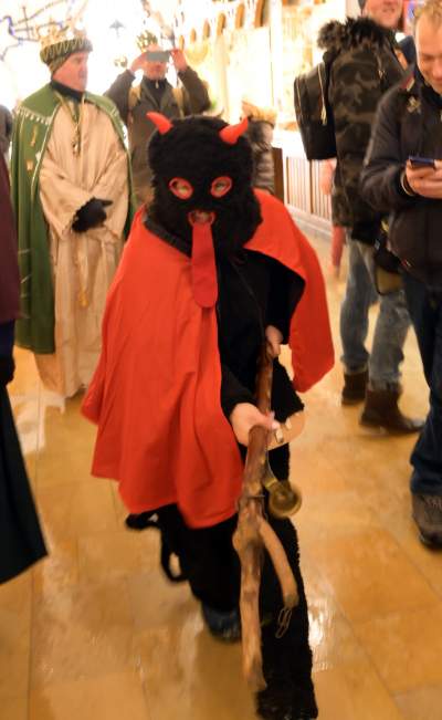 W Krakowie już zaczęli kolędowanie. Jest kolęda, jest zabawa - zdjęcie 3