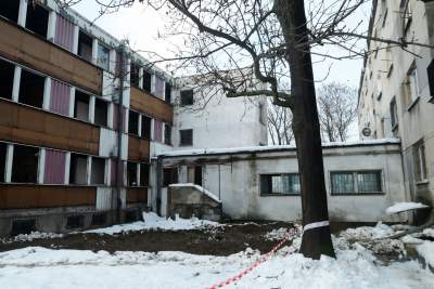 Znikający koszmarny mural z papieżem i siostrą Faustyną - zdjęcie 12