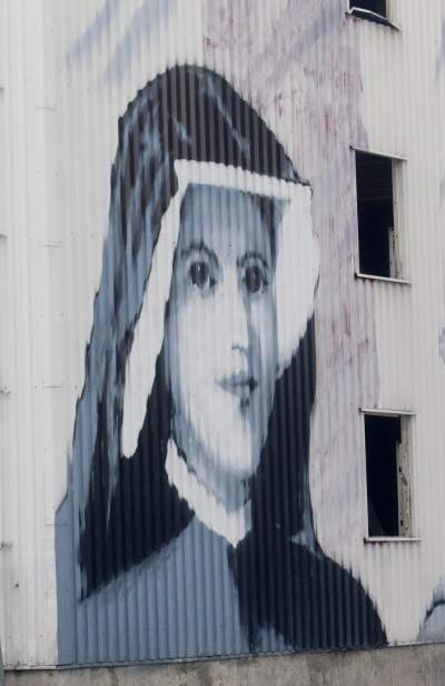 Znikający koszmarny mural z papieżem i siostrą Faustyną - zdjęcie 4