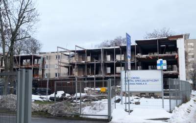 Znikający koszmarny mural z papieżem i siostrą Faustyną - zdjęcie 8