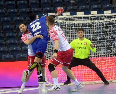 "Dotykaj delikatnie, bezszelestnie ciepłem palców..." Ręczna w obiektywie - zdjęcie 5