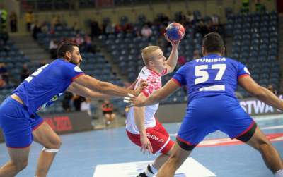 "Dotykaj delikatnie, bezszelestnie ciepłem palców..." Ręczna w obiektywie - zdjęcie 12