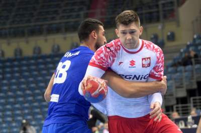 "Dotykaj delikatnie, bezszelestnie ciepłem palców..." Ręczna w obiektywie - zdjęcie 2