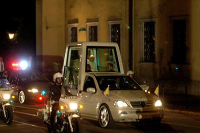 Benedykt XVI w Krakowie, okno papieskie nie było jeszcze zamurowane - zdjęcie 8