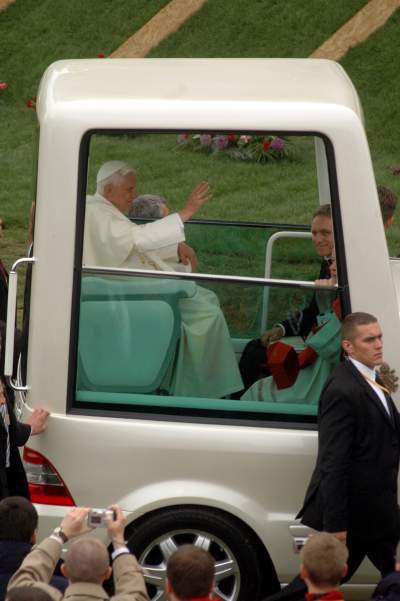 Benedykt XVI w Krakowie, okno papieskie nie było jeszcze zamurowane - zdjęcie 25