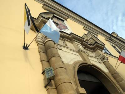 Krakowianie żegnają Benedykta XVI, księga kondolencyjna w kurii - zdjęcie 9