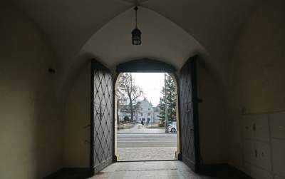 Krakowianie żegnają Benedykta XVI, księga kondolencyjna w kurii - zdjęcie 8