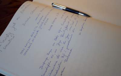 Krakowianie żegnają Benedykta XVI, księga kondolencyjna w kurii - zdjęcie 6