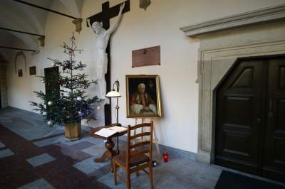 Krakowianie żegnają Benedykta XVI, księga kondolencyjna w kurii - zdjęcie 7