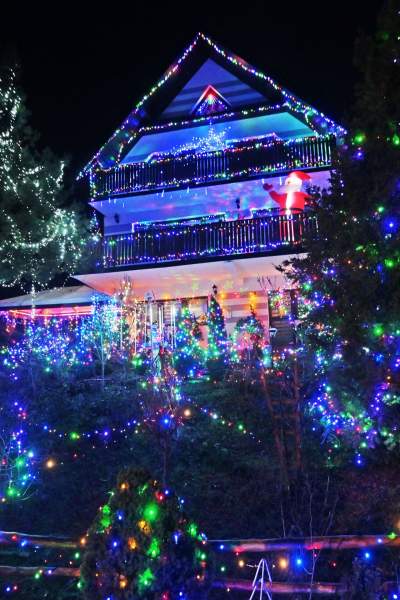 Niecodzienna iluminacja domu koło Krakowa, przykuwa uwagę - zdjęcie 31