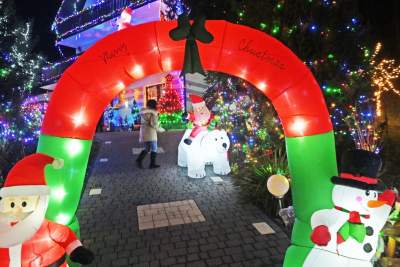 Niecodzienna iluminacja domu koło Krakowa, przykuwa uwagę - zdjęcie 12