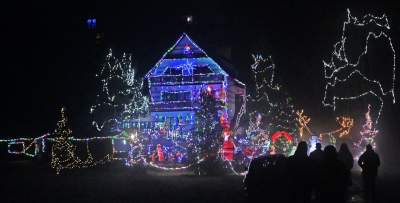 Niecodzienna iluminacja domu koło Krakowa, przykuwa uwagę - zdjęcie 32