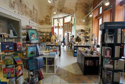 Księgarnia Pod Globusem (przed remontem) - zdjęcie 1