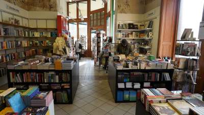 Księgarnia Pod Globusem (przed remontem) - zdjęcie 2