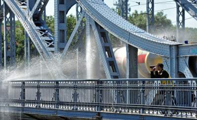 Na tym moście wiele się działo, były sceny radosne, ale i dramatyczne - zdjęcie 12