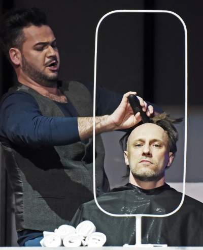 Cyrulik z rozmachem, czyli na scenie będzie się działo... - zdjęcie 9