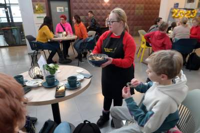 Pierwsza w Krakowie kawiarnia prowadzona przez ludzi z zespołem Downa - zdjęcie 12