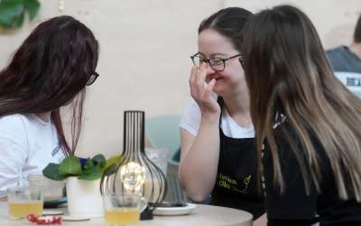 Pierwsza w Krakowie kawiarnia prowadzona przez ludzi z zespołem Downa - zdjęcie 21