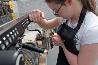 Pierwsza w Krakowie kawiarnia prowadzona przez ludzi z zespołem Downa - zdjęcie 1