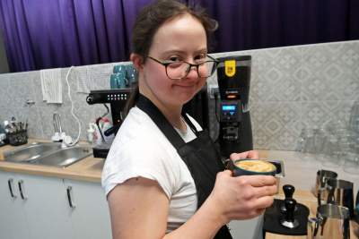 Pierwsza w Krakowie kawiarnia prowadzona przez ludzi z zespołem Downa - zdjęcie 2