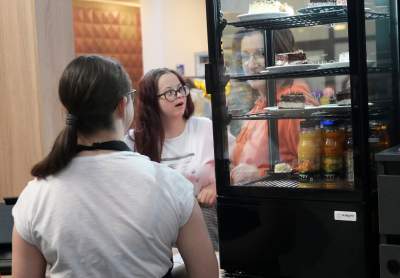 Pierwsza w Krakowie kawiarnia prowadzona przez ludzi z zespołem Downa - zdjęcie 24