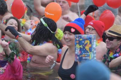 Nieważne, że woda zimna - serca są gorące! WOŚP na Bagrach - zdjęcie 2