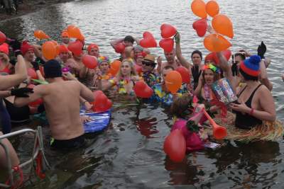 Nieważne, że woda zimna - serca są gorące! WOŚP na Bagrach - zdjęcie 8