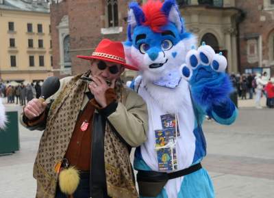 To więcęj niż kwesta, WOŚP 2023 na krakowskim Rynku, fot. Marek Lasyk - zdjęcie 17