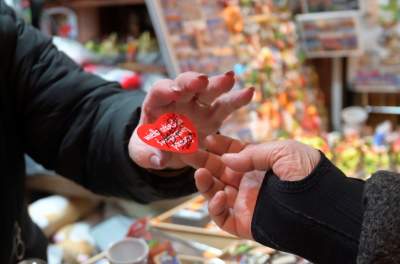 To więcęj niż kwesta, WOŚP 2023 na krakowskim Rynku, fot. Marek Lasyk - zdjęcie 4