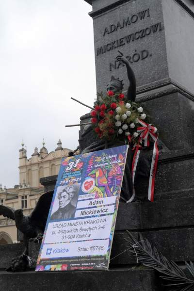 To więcęj niż kwesta, WOŚP 2023 na krakowskim Rynku, fot. Marek Lasyk - zdjęcie 15