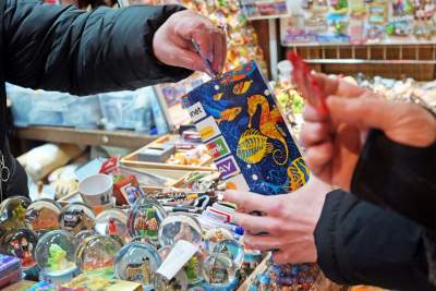 To więcęj niż kwesta, WOŚP 2023 na krakowskim Rynku, fot. Marek Lasyk - zdjęcie 3