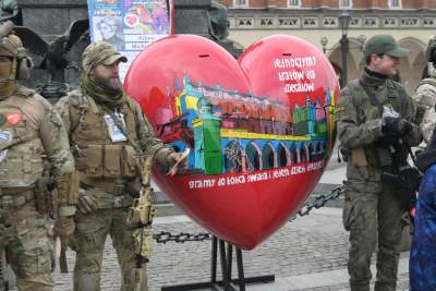 To więcęj niż kwesta, WOŚP 2023 na krakowskim Rynku, fot. Marek Lasyk - zdjęcie 14