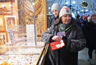 To więcęj niż kwesta, WOŚP 2023 na krakowskim Rynku, fot. Marek Lasyk - zdjęcie 2