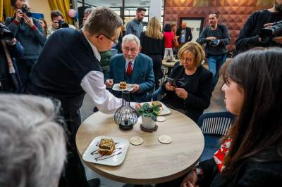 Jedyna kawiarnia prowadzona przez osoby z zespołem Downa świętuje - zdjęcie 23