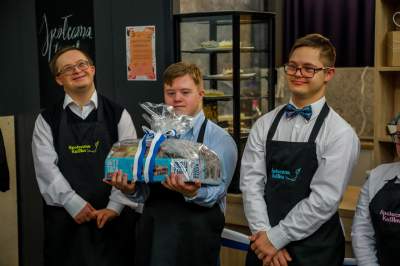 Jedyna kawiarnia prowadzona przez osoby z zespołem Downa świętuje - zdjęcie 15