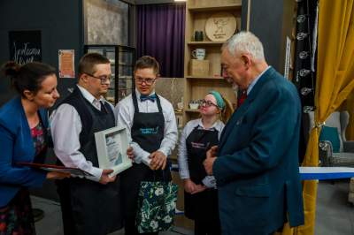 Jedyna kawiarnia prowadzona przez osoby z zespołem Downa świętuje - zdjęcie 13