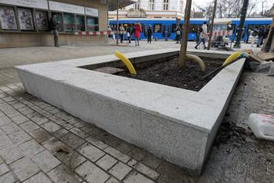 Wandale opóźnią przebudowę Krupniczej. Zniszczyli granitowe płyty - zdjęcie 12