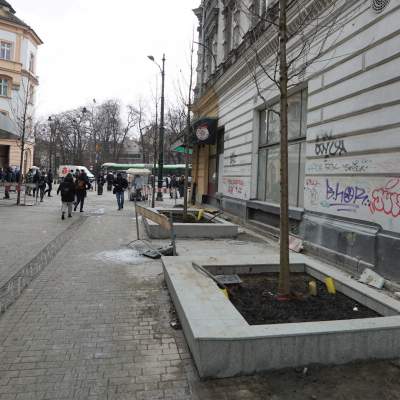 Wandale opóźnią przebudowę Krupniczej. Zniszczyli granitowe płyty - zdjęcie 11