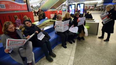 Brak kompromisu - premia dla PiS-u, flash mob na Dworcu Głównym - zdjęcie 20