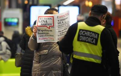 Brak kompromisu - premia dla PiS-u, flash mob na Dworcu Głównym - zdjęcie 16
