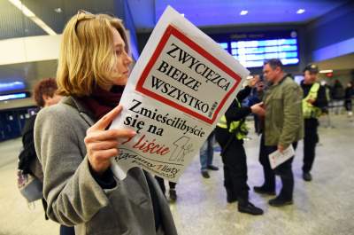 Brak kompromisu - premia dla PiS-u, flash mob na Dworcu Głównym - zdjęcie 36